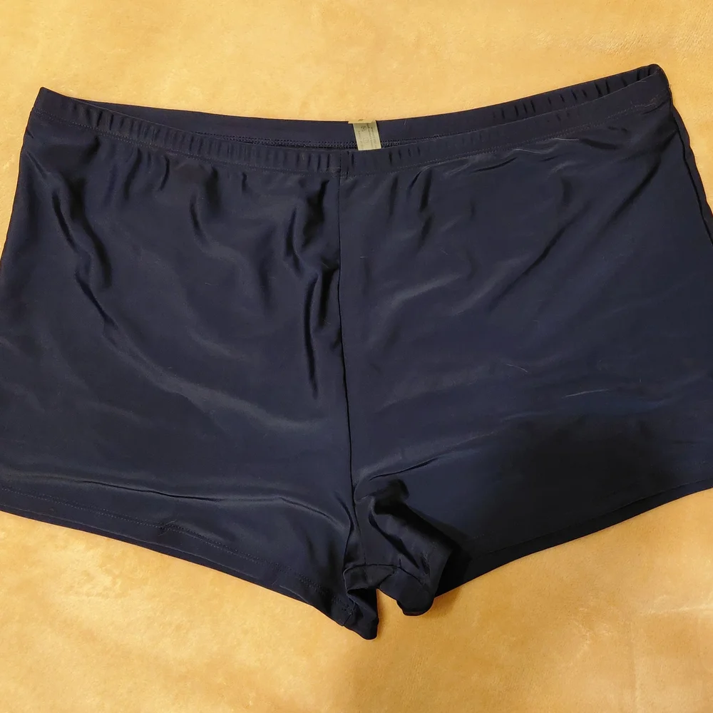 Top/Skirt Boy Shorts Swimsuit. Floral Navy 5X Never Worn. New Condition. - Picture 7 of 8